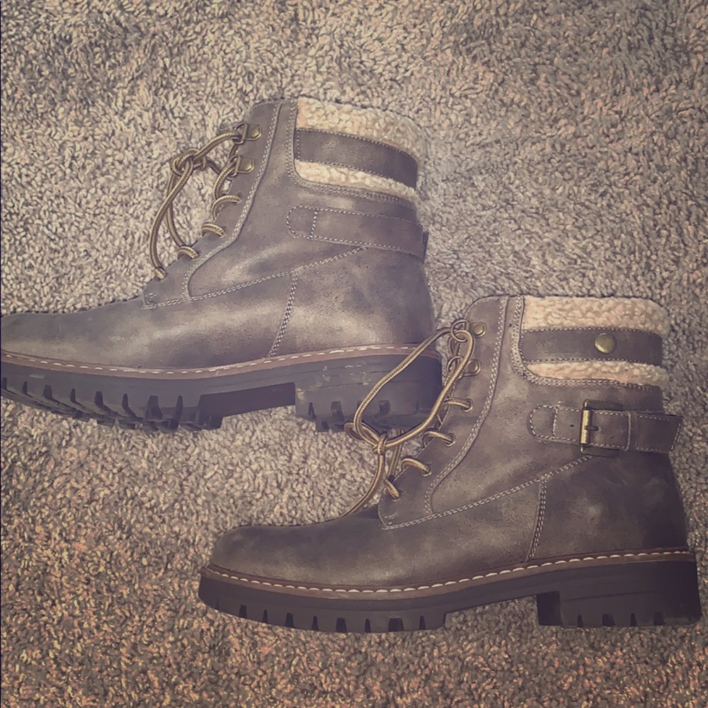 NWOT Cliff’s by White Mountain Trail Boots